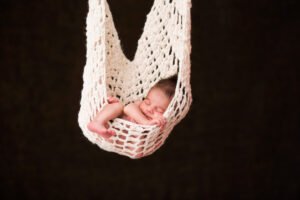 newborn-haengematte-photography-fabio-gloor-300x200